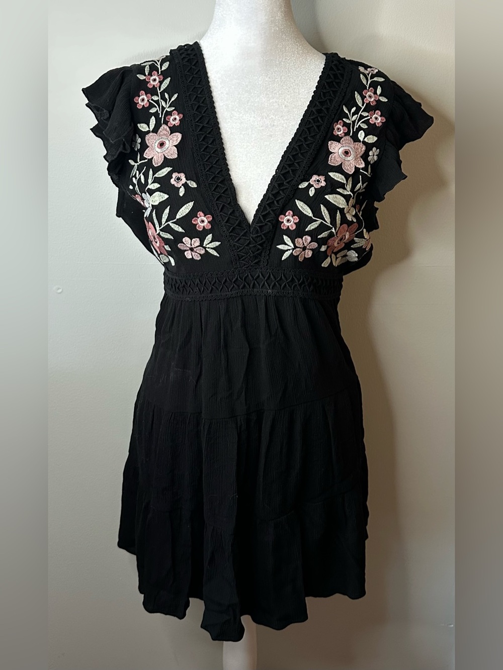 Dolls Floral Embroidered V-Neck Essential Stylish Bodycon Mini Dress- Women’s - Picture 2 of 3
